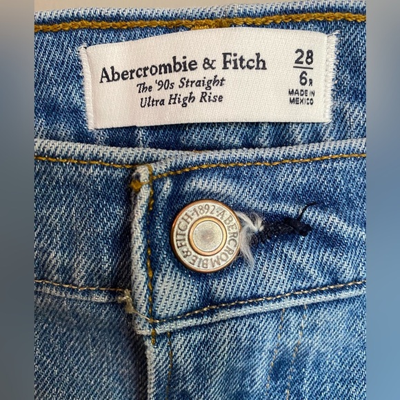 NWT Abercrombie and Fitch Ultra High Rise 90s Straight Jean Size 28 - Picture 8 of 15